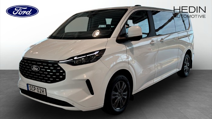 TITANIUM 320L LWB 2.0L ECOBLUE 170H//9 sits