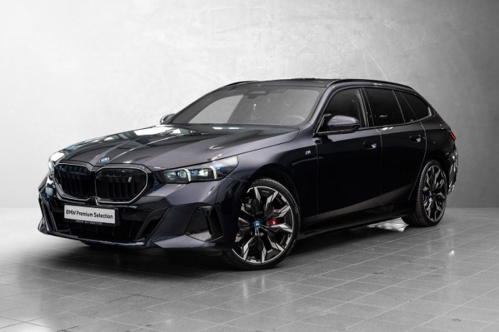 Touring xDrive40 Fully Charged Premium E (K)