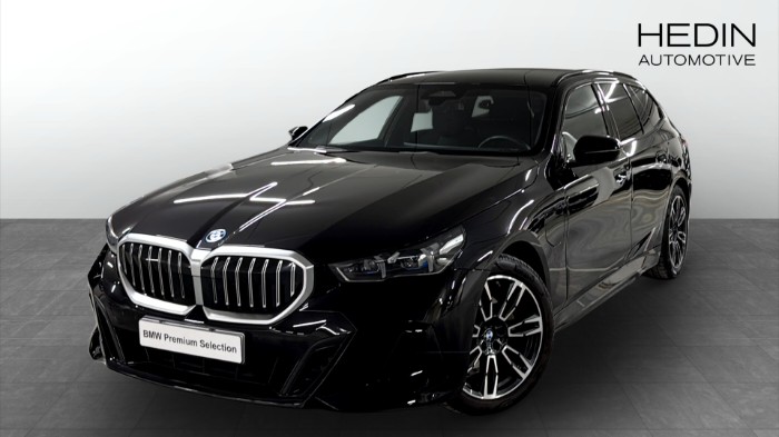 xDrive Touring M sport / Dragkrok / Rattvärme