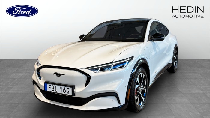 STANDARD RANGE AWD 15.000kr laddkort ingår