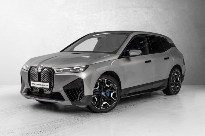 xDrive40 Fully Charged (K)
