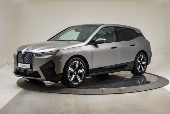 xDrive40 Fully Charged (K)