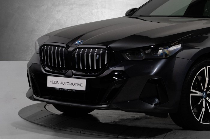 Touring xDrive40 Fully Charged Premium E (K)