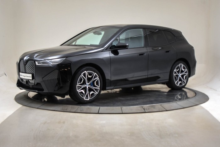 xDrive40 Fully Charged