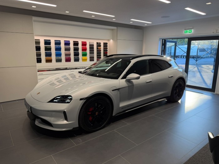 4S Sport Turismo Black Edition