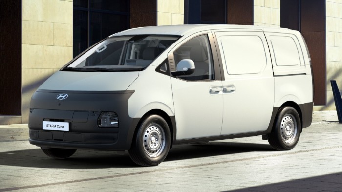 84kWh CARGO  3-SITS / SKÅP - SLÄPVAGNSVIKT 2000Kg