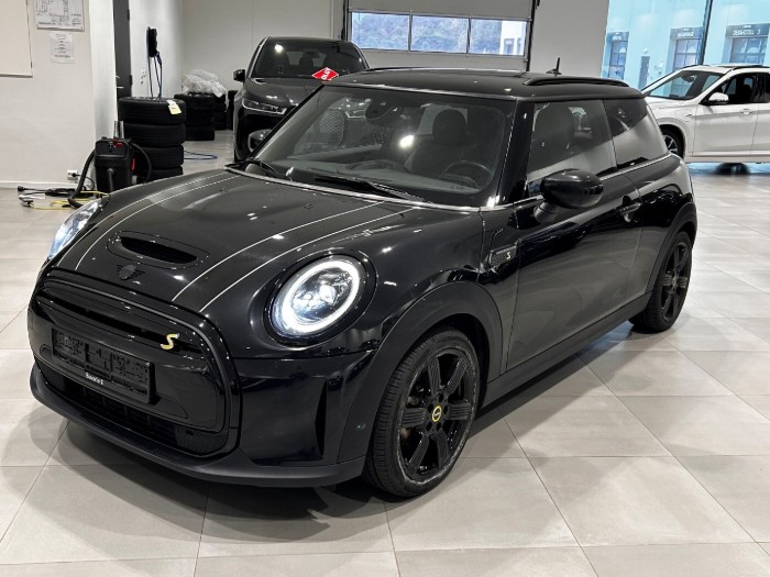 Cooper SE Essential 3-d