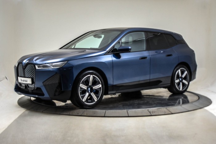 xDrive40 Fully Charged (K)