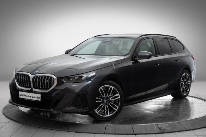 Touring xDrive40 Fully Charged Premium E (K)