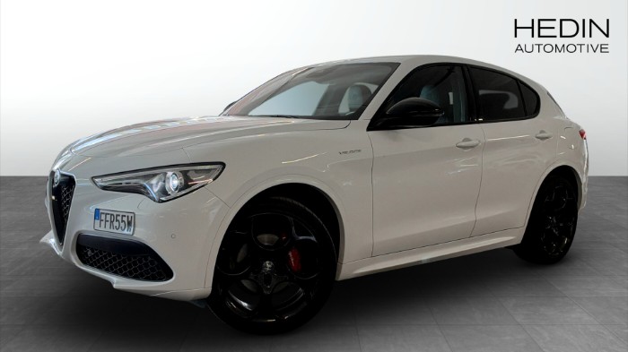 STELVIO VELOCE 2.0 280HK AWD Backkamera Carplay