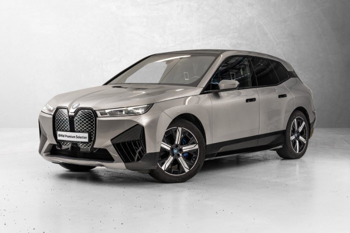 xDrive40 Fully Charged (K)