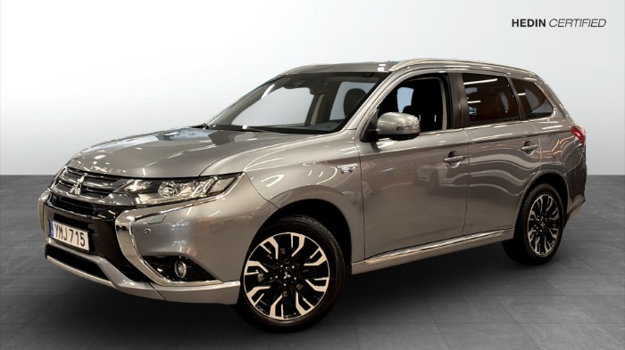 PHEV 4WD CVT 203hp Business / PANO / DRAG / 360-KAMERA /
