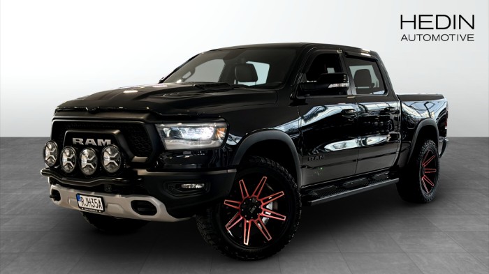 REBEL Crew Cab 5,7 V8