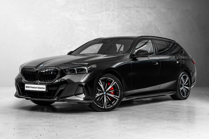 Touring xDrive40 Fully Charged (K)