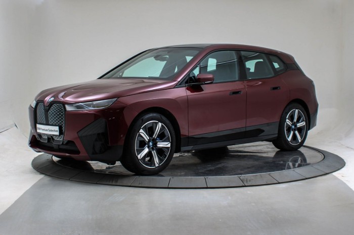 xDrive40 Charged Plus (K)