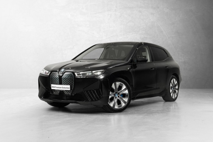 xDrive40 Charged Plus