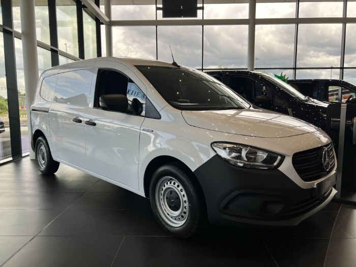 45kWh BASE Auto L2 6dr