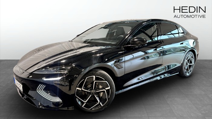 EXCELLENCE AWD  (Laddbox ingår vid köp av bil)