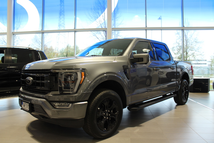 Lariat Black Edition 4x4 5.0L V8 E85