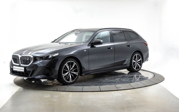 Touring xDrive40 Fully Charged Premium E (K)