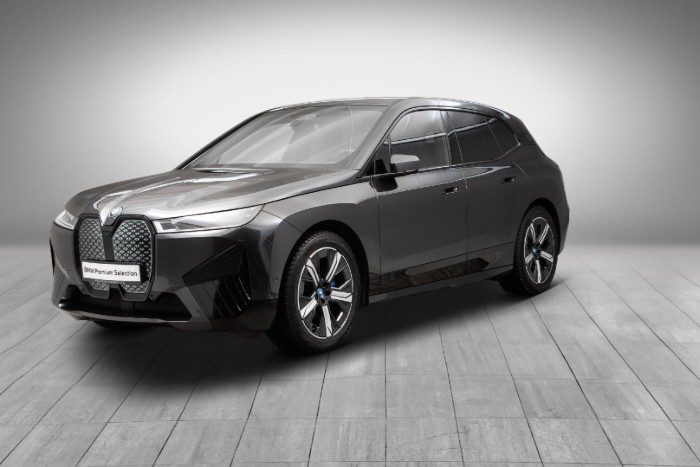 xDrive40 Fully Charged