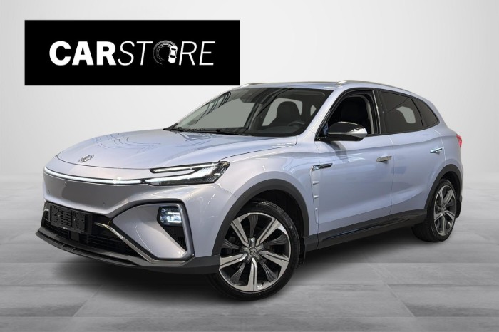 Performance AWD // Lämpöpumppu / 360- kamera / Panorama / Navi //