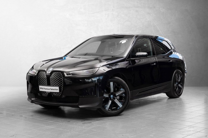 xDrive40 Fully Charged