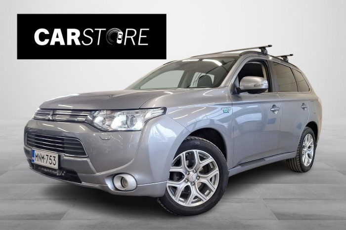 Instyle Navi 4WD 5P / Vakkari / Koukku / Navi / Kamera / Kattoluukku / Nahat / Rockford / Keyless