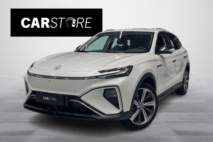 Performance AWD // Adapt. vakkari / BOSE / Ilmastoidut istuimet / 2x alut //