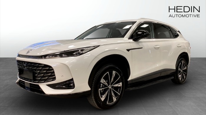 LUXURY PLUG-IN HYBRID