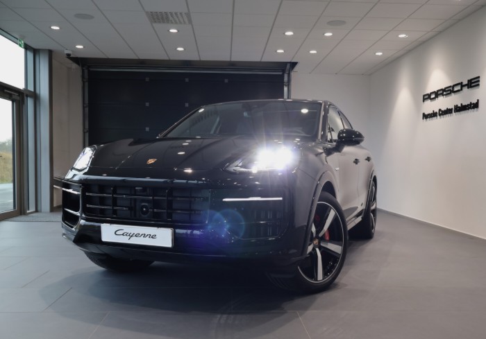 S E-Hybrid Coupé Black Edition 520HK