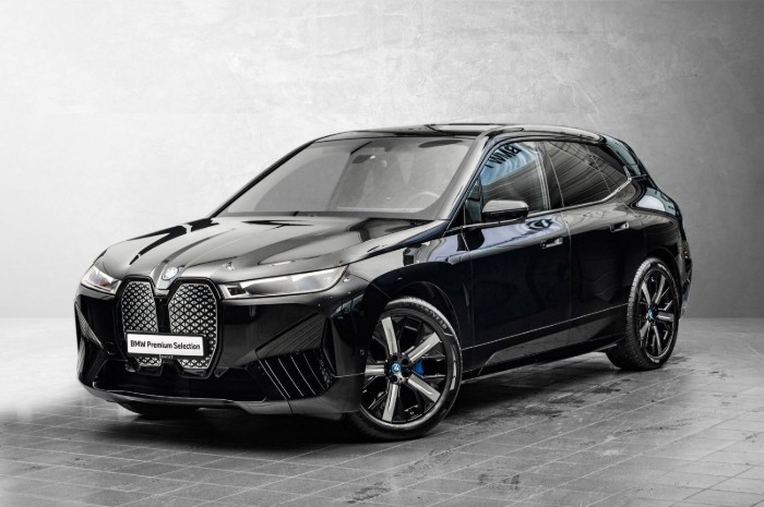 xDrive40 Fully Charged