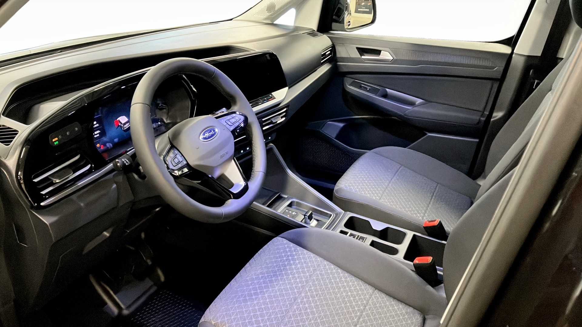Ford Grand Transit Connect 2.0 EcoBlue Powershift, 122hk, 2026