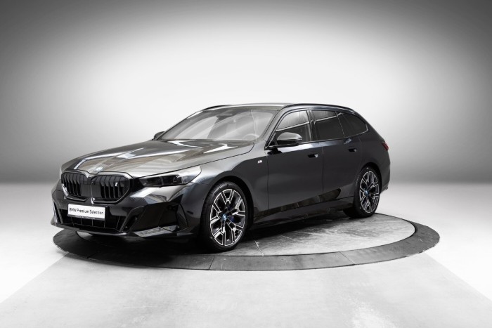 Touring xDrive40 Fully Charged Premium E (K)