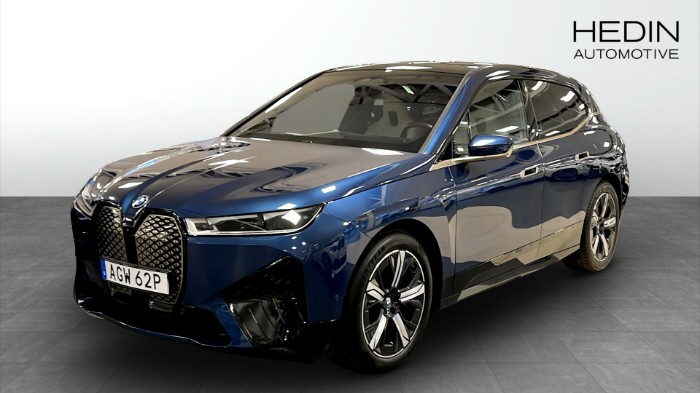 xDrive50 B&W Sky Lounge Innovation Drag