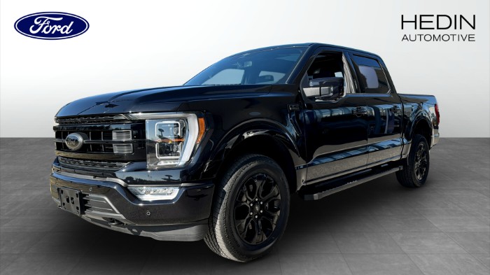 F150 MY23 LARIAT BLACK EDI 4X4 5.0L V8 E85 406HP LARIAT BLACK EDI 4X4 5.0L V8 E85 400HP Låg Skatt