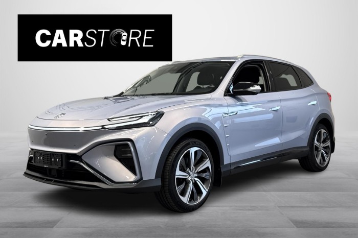 Performance AWD // 360° -kamera / Bose-äänentoisto / Ilmastoidut nahkaistuimet //