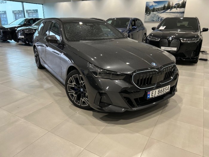 Touring xDrive40 Fully Charged Premium E (K)