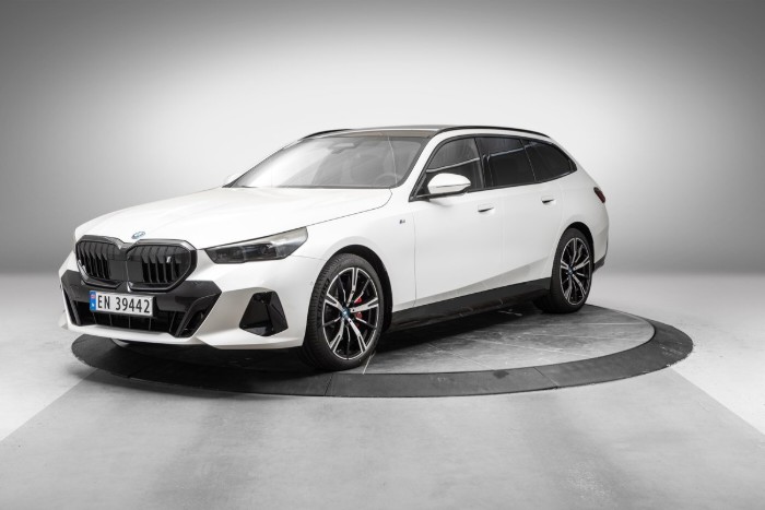 Touring xDrive40 Fully Charged Premium E (K)