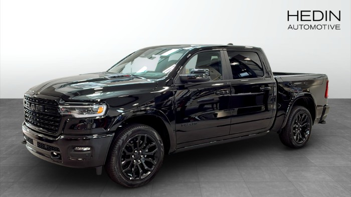 RAM CREW CAB 4X4 NIGHT RB