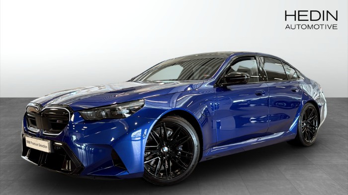 M5 SEDAN