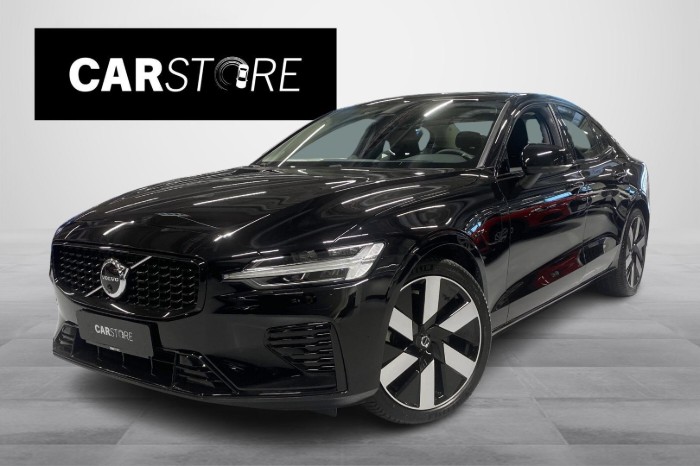 T8 AWD Long Range High Performance Ultimate Dark // Bowers / Hierovat istumet / Kattoluukku / ACC //