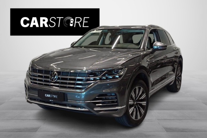 Elegance 3,0 V6 eHybrid 280 kW 4MOTION Tiptronic-automaatti // Panorama / Matrix-LED / ACC / HUD //