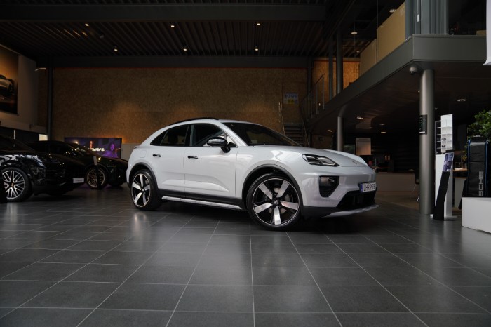 4 / 408 HK / 15 000kr laddning