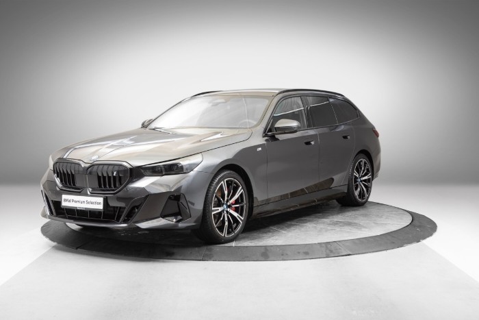 Touring xDrive40 Fully Charged Premium E (K)