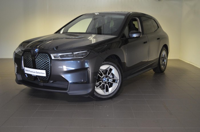 xDrive40 Charged Plus