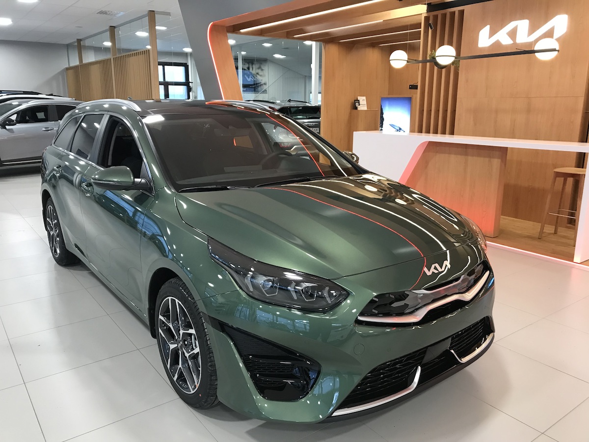 Kia Ceed SW Plug-In Hybrid 2024 Laddhybrid | Hedin Bil