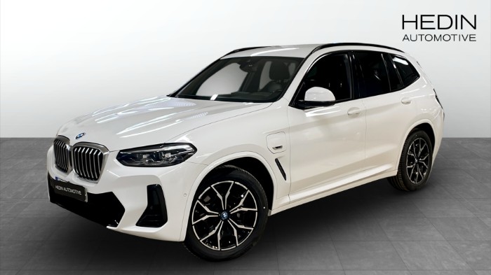 30e xDrive M-sport Värmare Drag Backkamera HiFi Carplay