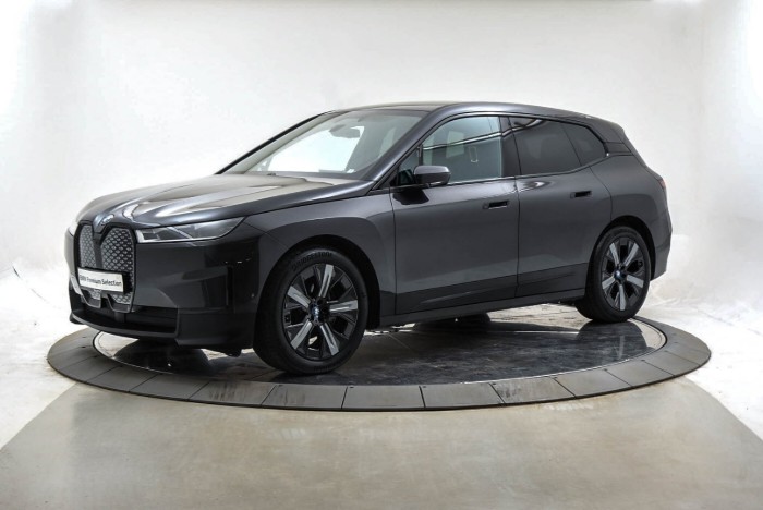 xDrive40 Charged Plus