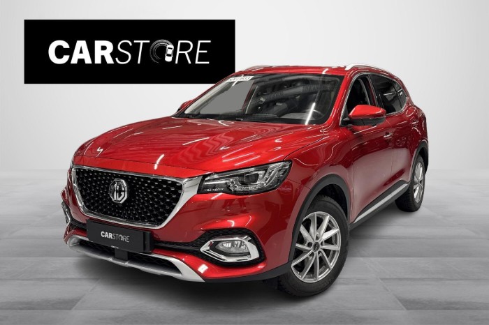 Luxury // Adapt. vakkari / Panorama / 360° kamera / Diamond Red / Carplay / LED-ajovalot!